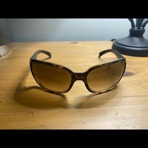 Women’s ray-ban sunglasses.